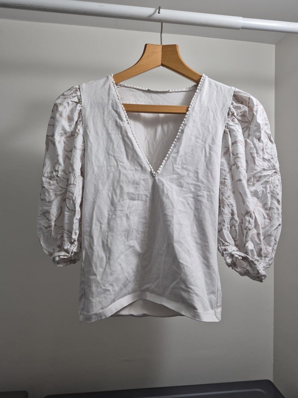 Zara White V-Neck Puff Sleeve Blouse